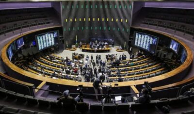 Lindbergh propõe mudança em regra de cassação de mandato por faltas