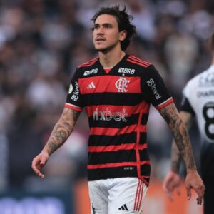 Flamengo assume liderança do returno após combinação de resultados da 35ª rodada