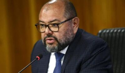 PF aponta ex-ministro de Bolsonaro como pilar institucional de desvios