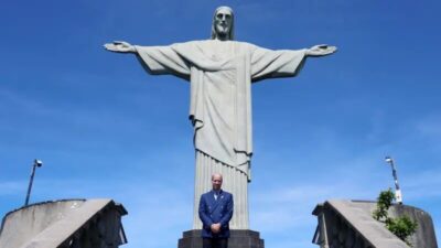 A foto do príncipe William aos pés do Cristo Redentor que imita cena histórica de sua mãe, Diana