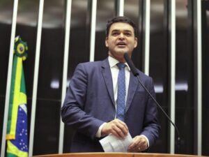 Rubens Jr., protagonista contra os reajuste dos planos de saúde