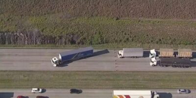 Caminhão bloqueia Rodoanel e PM aciona esquadrão antibombas