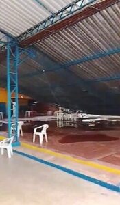 Parte do teto da AABB desaba após fortes chuvas em Caxias