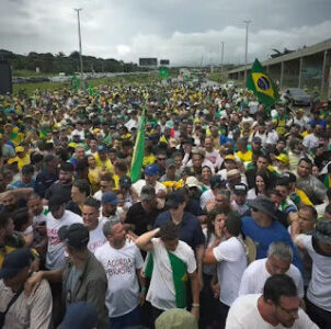 Raio atinge praça onde Nikolas marcou ato pró-anistia e deixa mais de 70 vítima