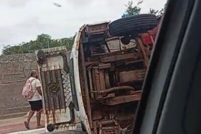 Colisão entre carros e tombamento de caminhão causam transtornos no trânsito de São Luís
