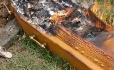 Urgente: Criminosos invadem cemitério, disparam contra caixão e incendeiam fogo no corpo em enterro