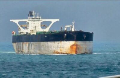 EUA apreendem dois navios que transportariam petróleo da Venezuela