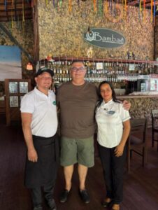 Flávio Dino é recebido em restaurante de Barreirinhas