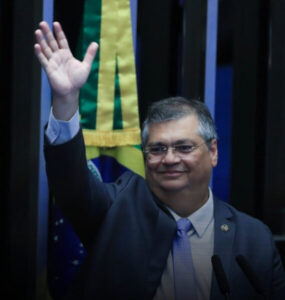 Flávio Dino proíbe emendas parlamentares para entidades com vínculo familiar a políticos