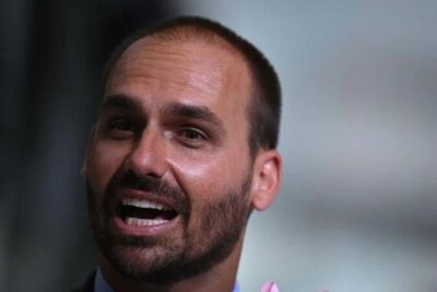 Eduardo Bolsonaro diz ter “inveja” de Maduro e compara prisão do pai com a do venezuelano