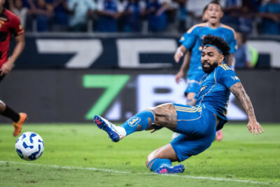 Gabigol acerta com o Santos