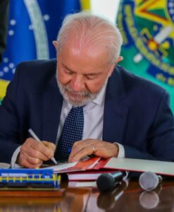 Lula sanciona nova lei que amplia direitos e facilita compra de carros por PCD; veja novos limites, isenções, direitos e prazos