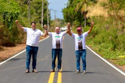 Brandão entrega estrada de Santana em São João Batista e vistoria Travessia da Baixada