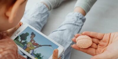 Uso excessivo de telas afeta atenção e bem-estar infantil