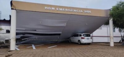 Estrutura da frente do Hospital Geral Municipal de Codó desaba durante forte chuva com ventania