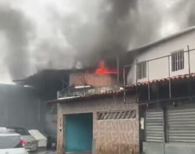 Incêndio atinge e destrói parte de sucatão em São Luís; Bombeiros são acionados