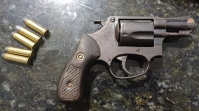 PRF prende motociclista por porte ilegal de arma de fogo e embriaguez ao volante na BR-316, em Caxias