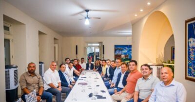 Brandão reúne representantes de 12 partidos e diz que vai trabalhar por alinhamento com Lula para eleição