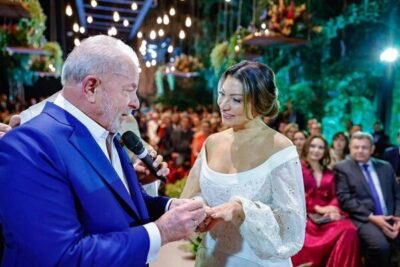 Ex-governador Flávio Dino marca presença no casamento do ex-presidente Lula