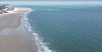 Mar de São Luís muda de cor e surpreende moradores