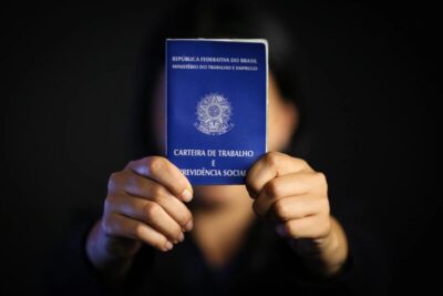 Desemprego cai ao menor patamar desde 2012