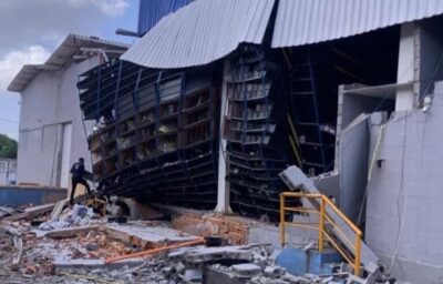 Parte de armazém desaba na BR-135 e deixa trabalhador soterrado