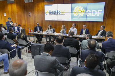 Celina Leão apresenta resultados e ferramentas de gestão em reunião com secretariado do GDF