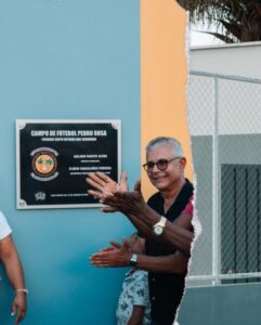 PREFEITO JAILSON FAUSTO INAUGURA CAMPO DE FUTEBOL E ENTREGA CESTAS BÁSICAS NA ZONA RURAL DE LIMA CAMPOS