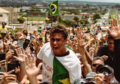 Nikolas Ferreira cobra Alcolumbre, cita Moraes e critica Lulinha durante discurso em Brasília