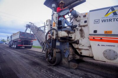 Asfalto na “Avenida do Hospital” retoma obras de 15 kilometros de pavimentação em Timon