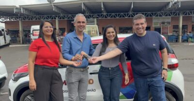 Pedreiras: Vanessa Maia entrega veiculos para Educação e Assistência Social.