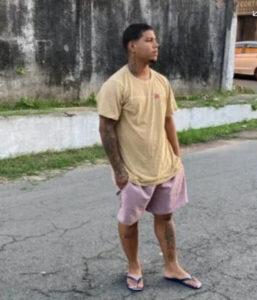 Entregador de 19 anos morre apedrejado no 1º dia de trabalho