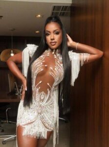 Justiça proíbe deputado Yglesio Moisés de gravar vídeos imputando crimes à influenciadora Tainá Sousa