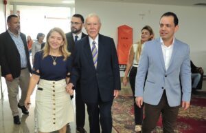 Iracema Vale recebe José Sarney em visita de cortesia à Assembleia Legislativa