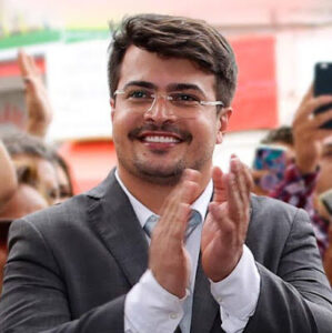 Sem se lançar candidato, Lucian Rezende desponta como sucessor natural e nome mais forte da política de Dom Pedro