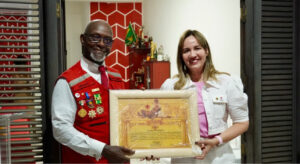 Detinha é homenageada durante aniversário da Cruz Vermelha pela parceria e ações sociais