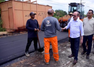Dr. Julinho acompanha pavimentação da Nossa Senhora da Vitória
