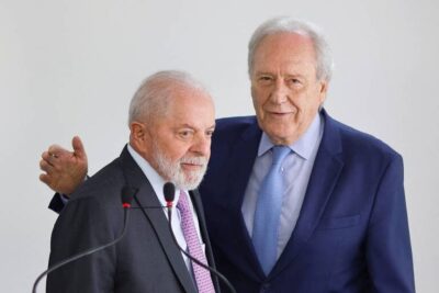 Lewandowski entrega carta de saída do Ministério da Justiça a Lula