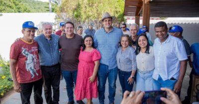 GRUPOS POLÍTICOS OPOSTOS APOIAM A PRÉ-CANDIDATURA DE ORLEANS EM PASSAGEM FRACA