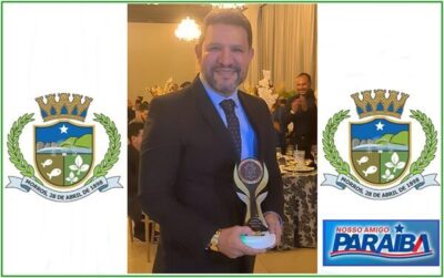 Prefeito Paraíba recebe Troféu de “POLÍTICO DO ANO”