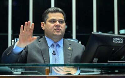 Senador Alcolumbre reage a decisão de Gilmar Mendes