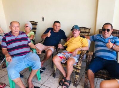 Evanilson e Prof. Carlos Vagno visitam ex. prefeito Clóvis e populares em Milagres