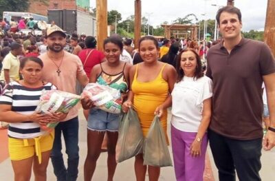 O secretário Orleans Brandão acompanha entrega de cestas básicas e pescado em Colinas