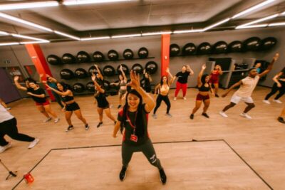 Carnaval chegou! Prepare-se com dicas de alimentação e exercícios para curtir com energia e disposição