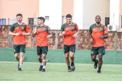 Sampaio volta aos treinos e já se articula para encarar o Ituano