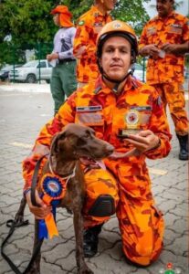 Bacabal: cadela dos bombeiros morre em buscas a crianças desaparecidas