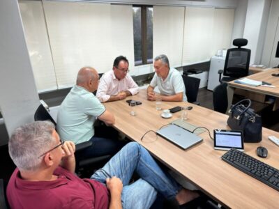 Prefeito Carrinho Cidreira discute avanço da pavimentação da Galega em reunião na Codevasf