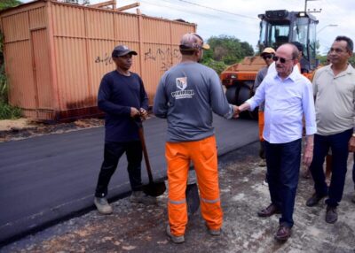 Dr. Julinho vistoria última etapa da pavimentação da Nossa Senhora da Vitória