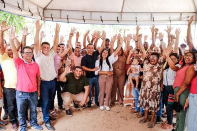 Prefeito Adriano Freitas entrega quase 15 km de estradas vicinais e anuncia nova escola em São Vicente Férrer