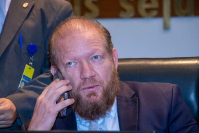 Piada no Parlamento Estadual: Othelino quer ser líder de Iracema na marra